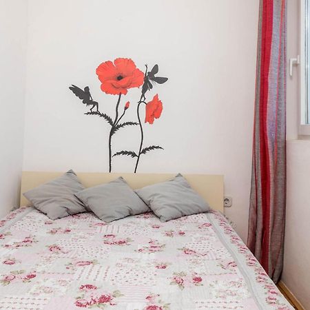 Pet Friendly Apartment In Stara Novalja With Wifi Zewnętrze zdjęcie