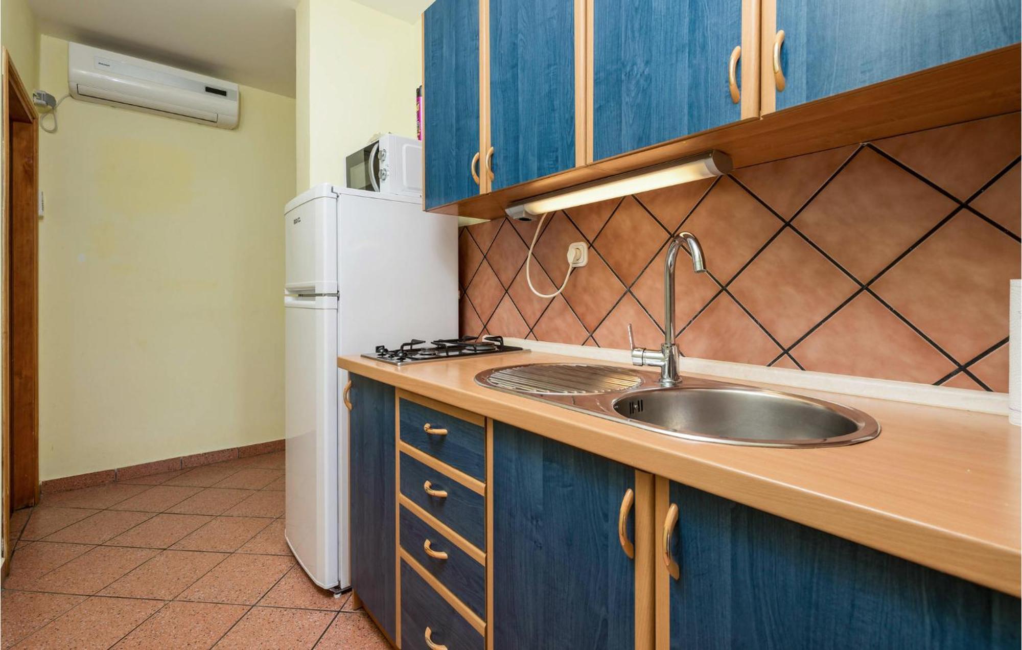 Pet Friendly Apartment In Stara Novalja With Wifi Zewnętrze zdjęcie